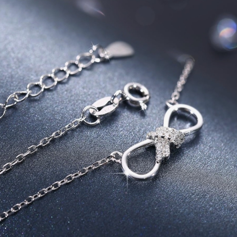 NWOT Infinity Pendant Necklace